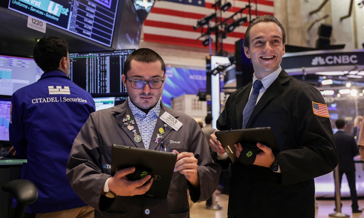 Chứng khoán Mỹ vẫn tăng bất chấp chính phủ đóng cửa