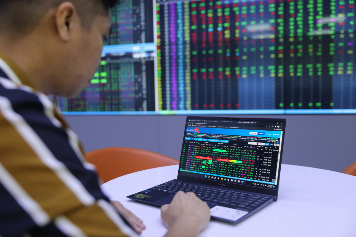 VN Index tăng mạnh hai phiên liên tiếp