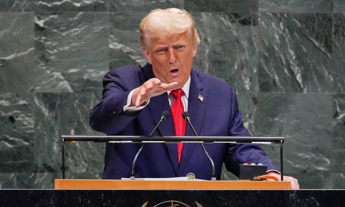 Kế hoạch thu phí khí thải tàu biển đổ bể vì ông Trump