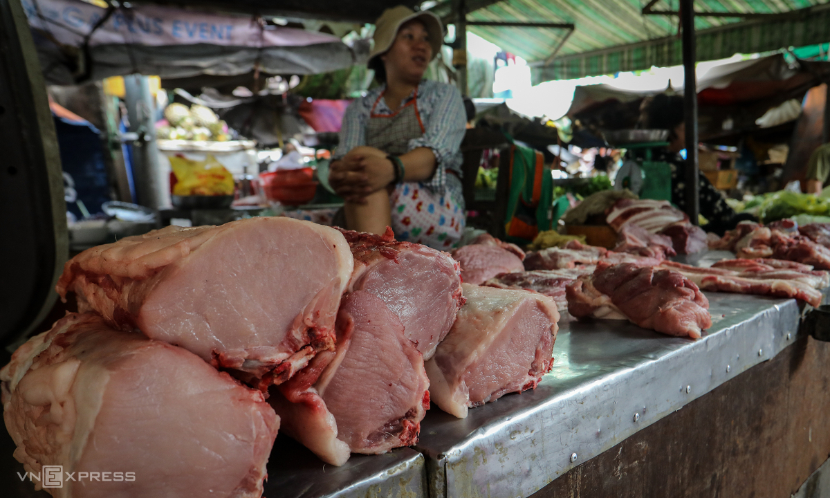 Việt Nam chi gần gấp đôi tiền nhập khẩu thịt heo đông lạnh
