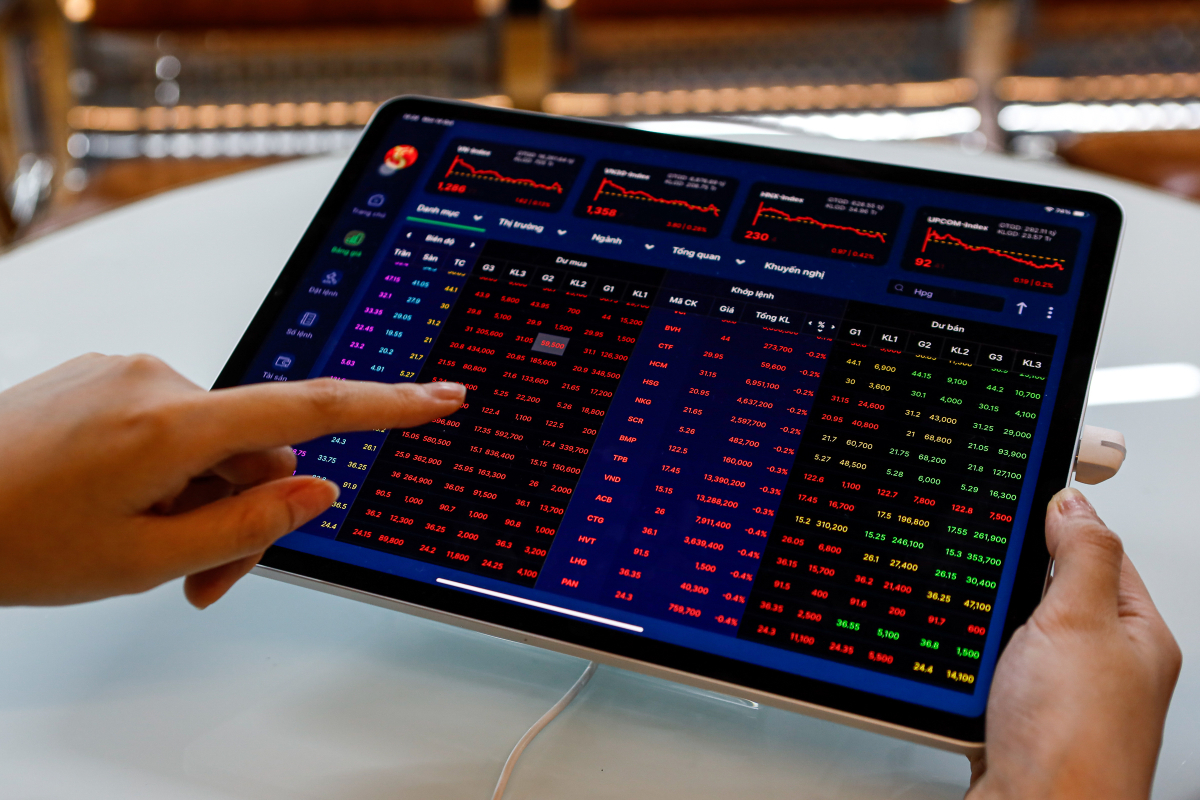 VN Index giảm hơn 30 điểm