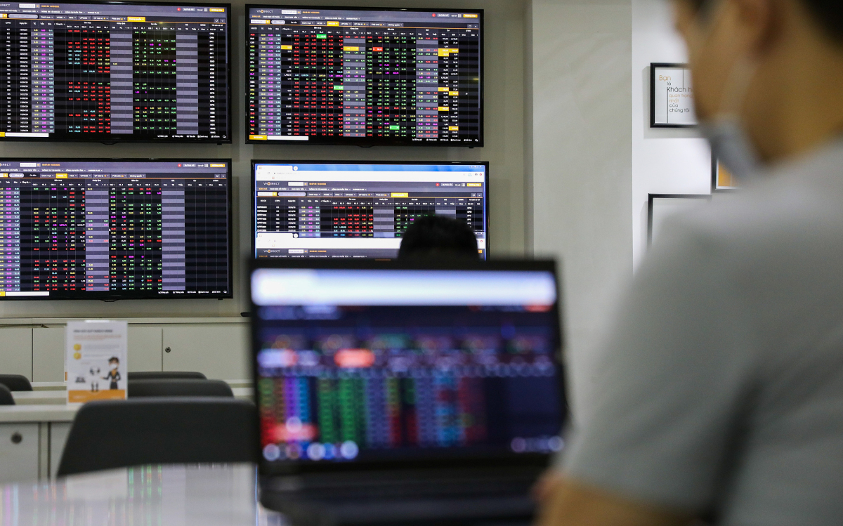 Chứng khoán xanh vỏ đỏ lòng