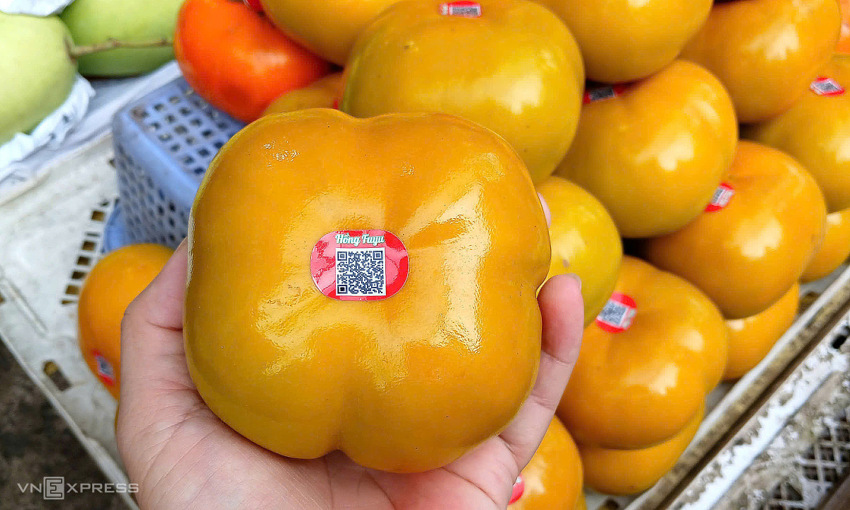 Hồng Đà Lạt rẻ hơn hàng nhập áp đảo chợ Việt