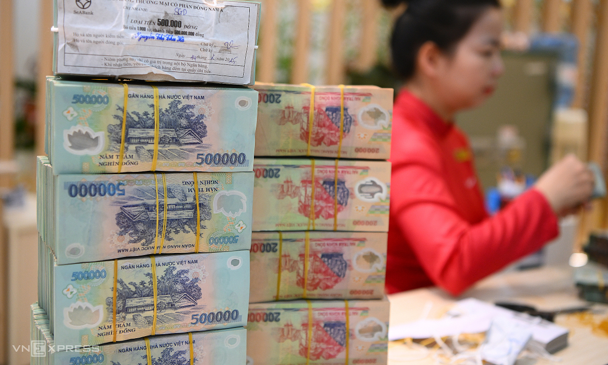 Tiền gửi dân cư đạt kỷ lục gần 7 75 triệu tỷ