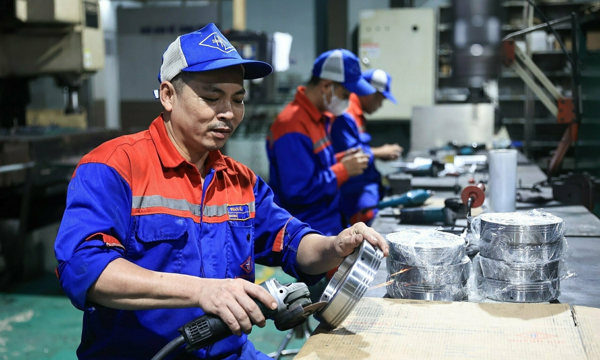 Đơn hàng sản xuất tăng trở lại