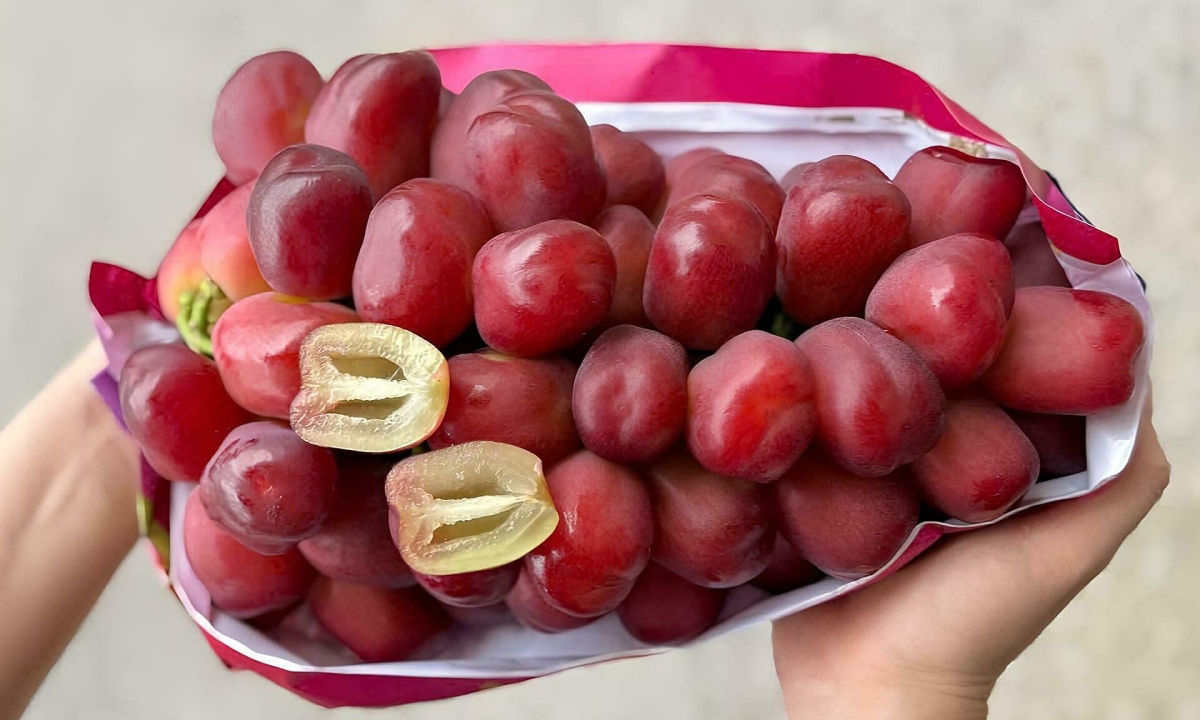 Hơn nửa triệu đồng một chùm nho trái tim Trung Quốc