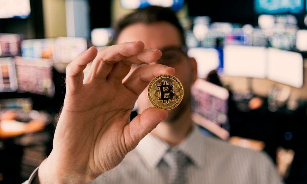 Cá voi gom Bitcoin sau 3 tháng bán ròng