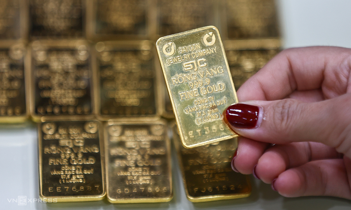 Giá vàng miếng vượt 153 triệu một lượng