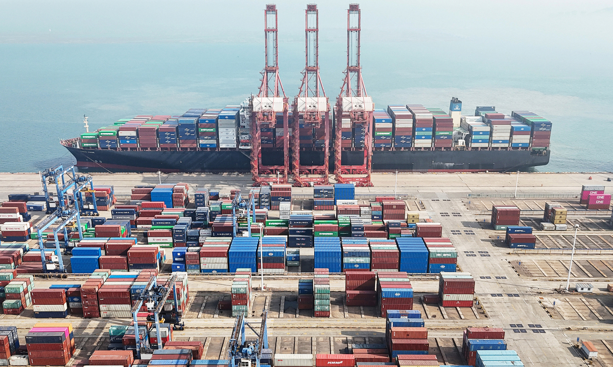 Xuất khẩu Trung Quốc giảm lần đầu trong gần 2 năm