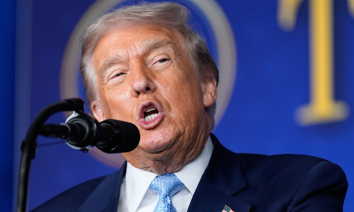 Ông Trump nói có thể bỏ thuế thu nhập trong vài năm tới