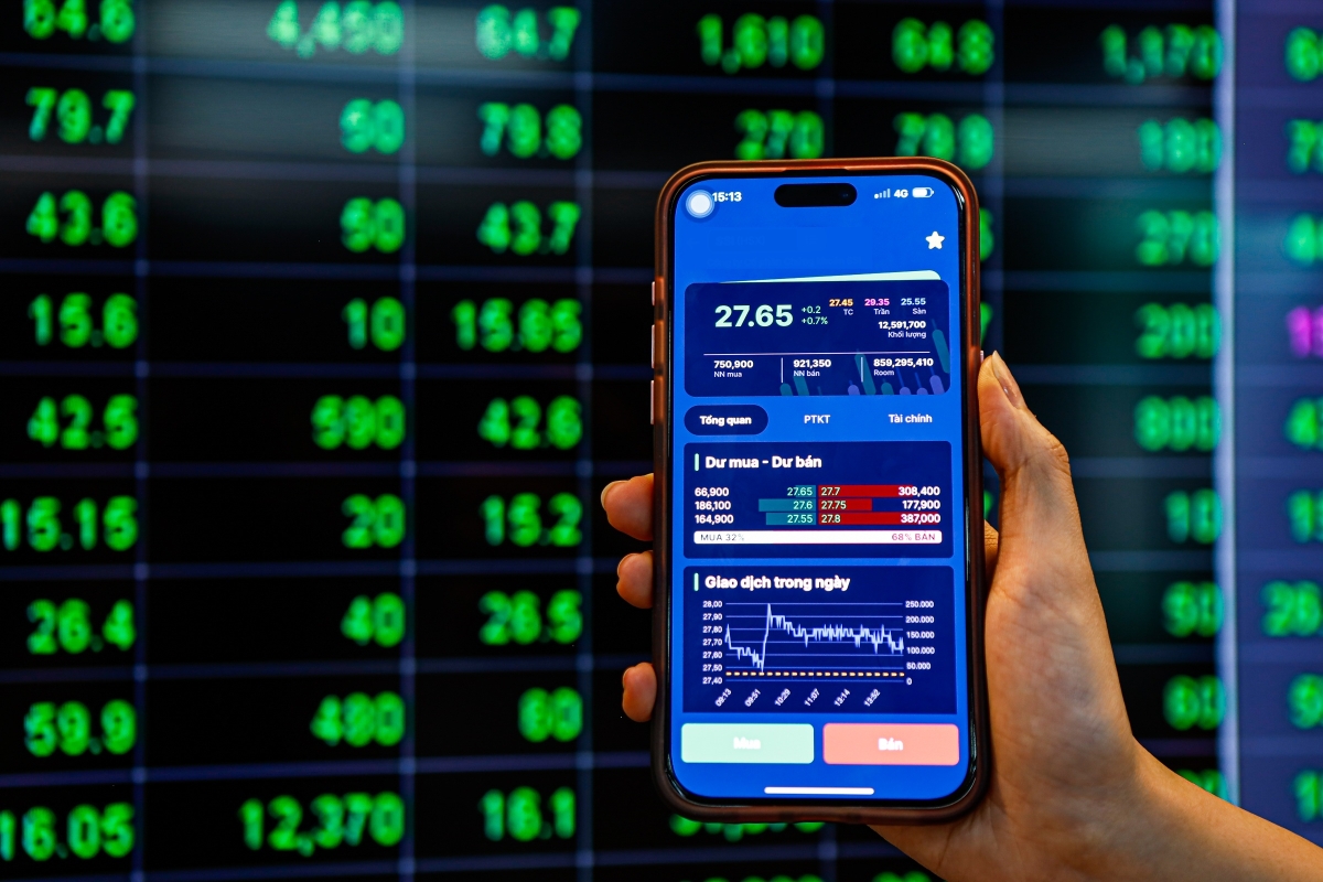 VN Index tăng mạnh nhất một tháng