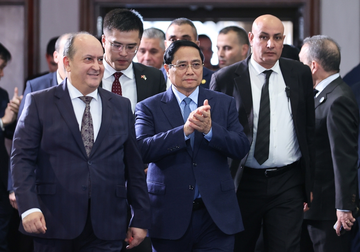 Thủ tướng Doanh nghiệp Việt có thể đầu tư năng lượng sản xuất chip tại Algeria