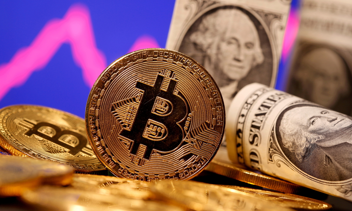 Vì sao Bitcoin thủng mốc 100 000 USD