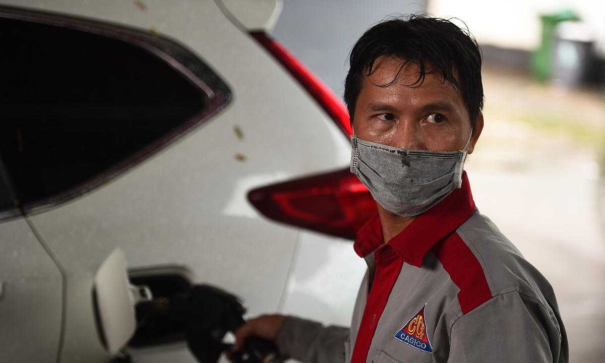 Giá xăng dầu cùng giảm