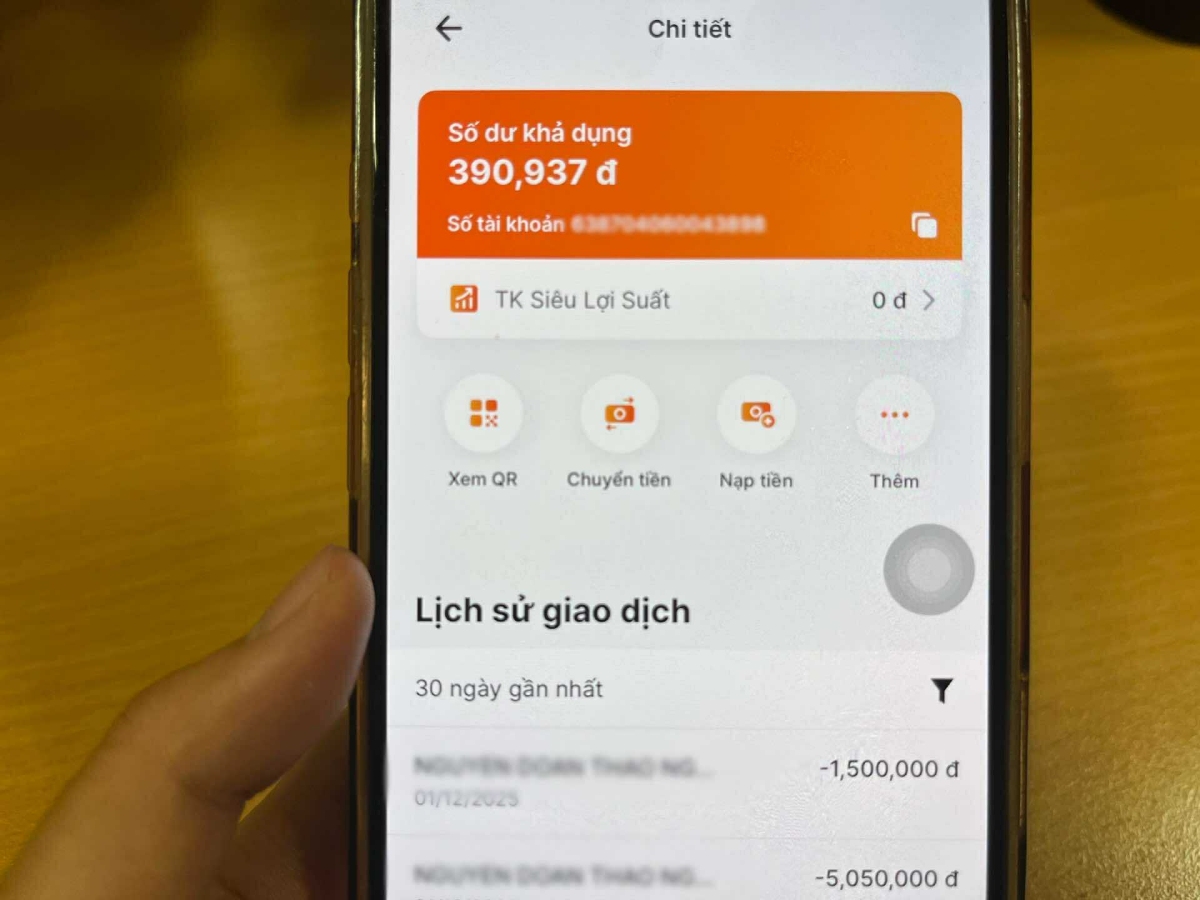 Nhiều ngân hàng thu phí tài khoản không đủ số dư